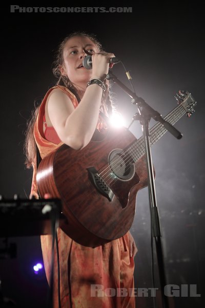ANNA B SAVAGE - 2024-05-13 - PARIS - Petit Bain - 